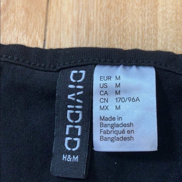 🌼4/20 DEAL🌼 Divided Crop Top - Picture 2 of 3